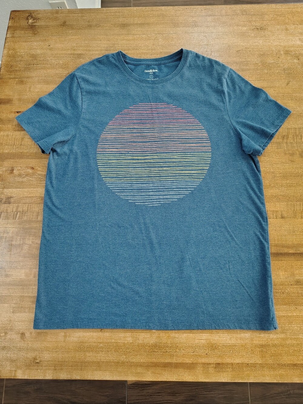 Goodfellow & Co Blue Crewneck T-Shirt with Multicolor Striped Circle Size L